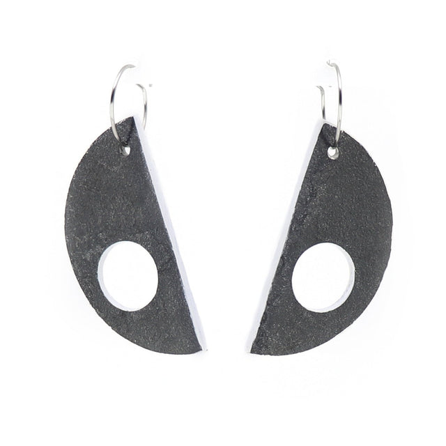 d-shaped bauhaus inspired earrings in dark grey recycled linoleum