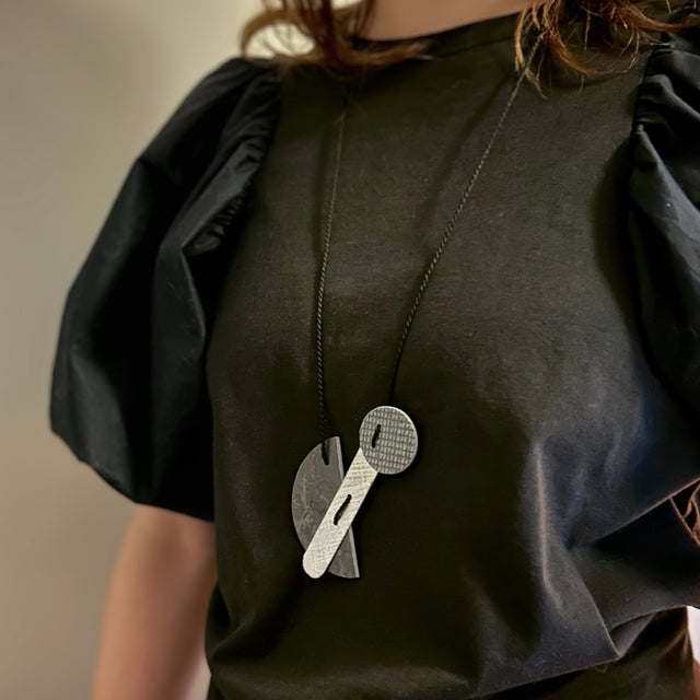 long necklace in grey